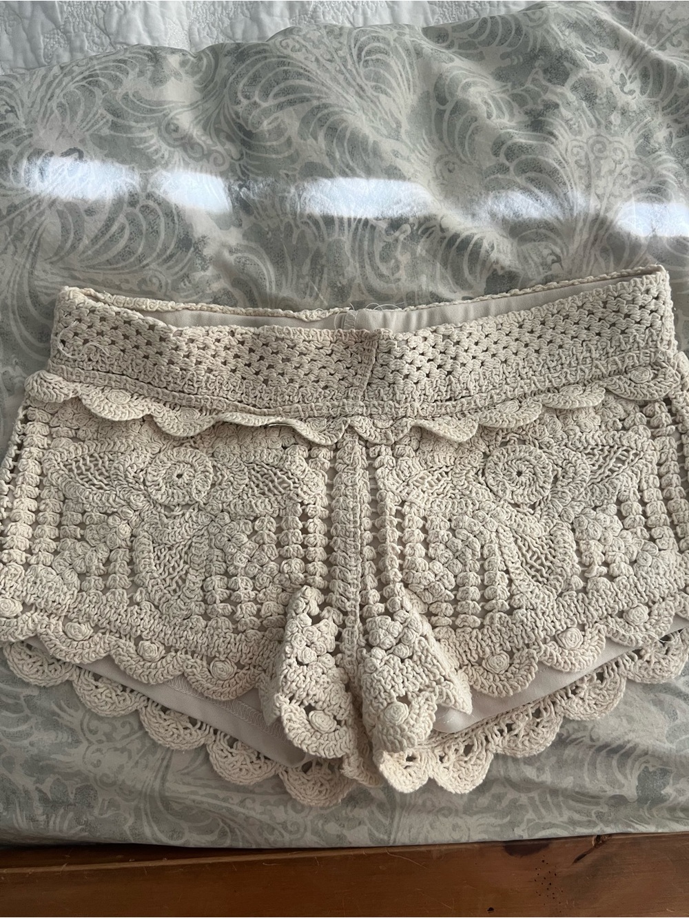 Surf Gypsy Crochet Lace Scalloped Shorts - Cream